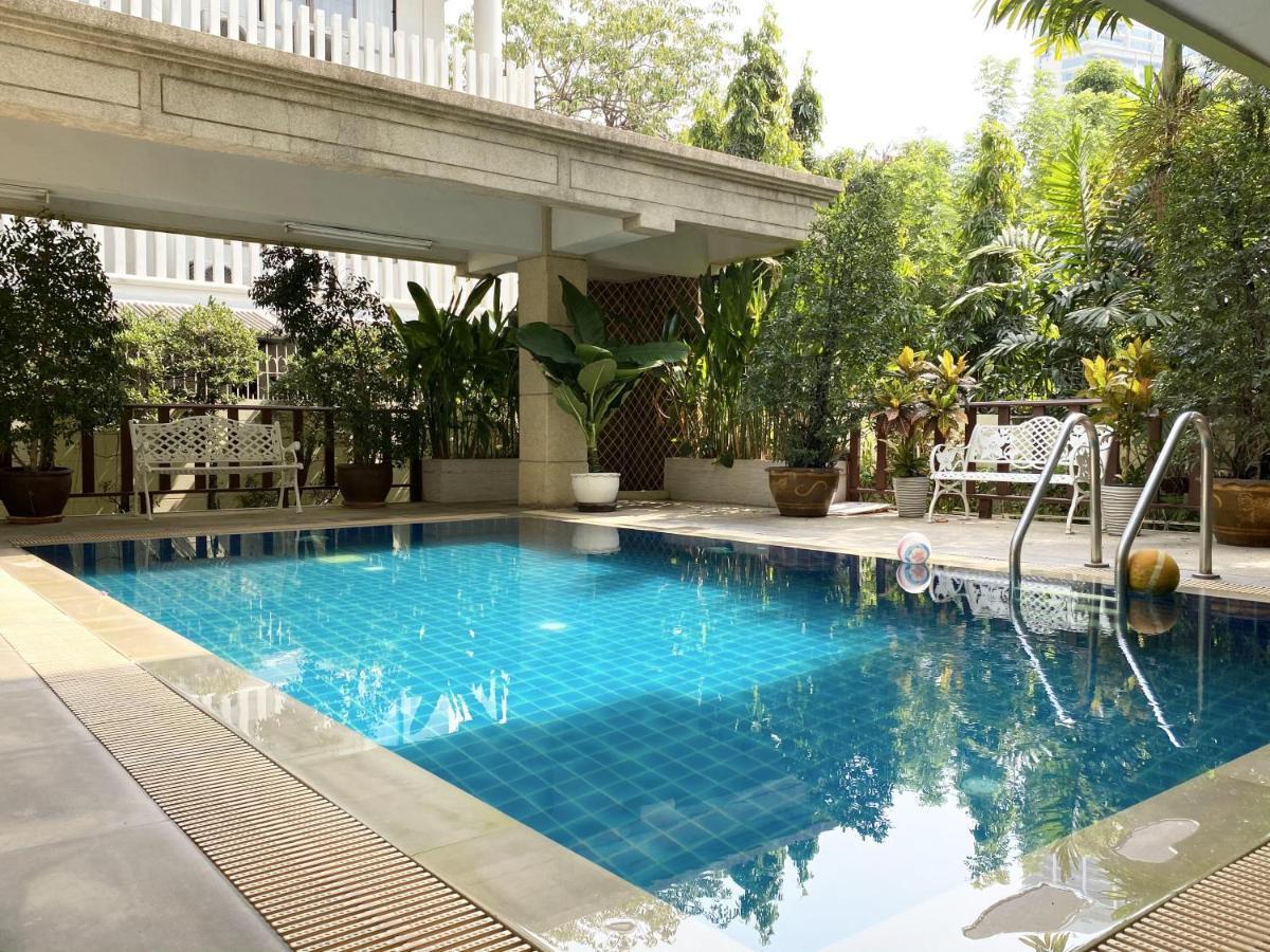 14 Place Sukhumvit Suites Bangkok Buitenkant foto